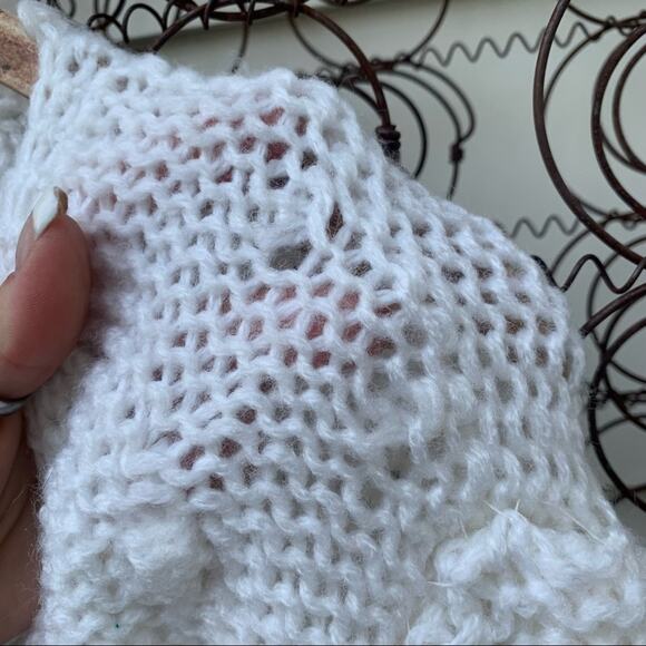 Vintage cream button down cardigan with diamond pattern and embroidered flowers - Picture 5 of 8